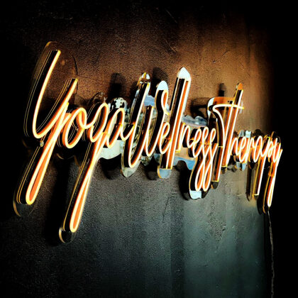 LED neona uzraksts "Yoga Welness Therapy"